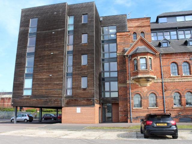 The Roundhead Building, Warwick. 2 bed apartment to rent £725 pcm £167 pw