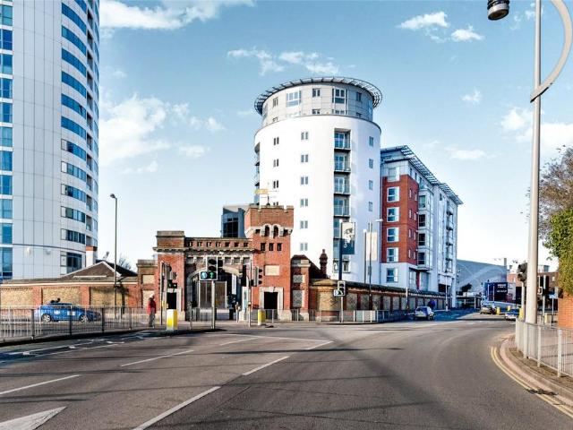 The Roundhouse, Gunwharf Quays, PO1 Studio to rent £950 pcm £219 pw