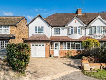 The Rowans, Chalfont St Peter. 4 bed semi detached house to rent £3,250 pcm £750 pw