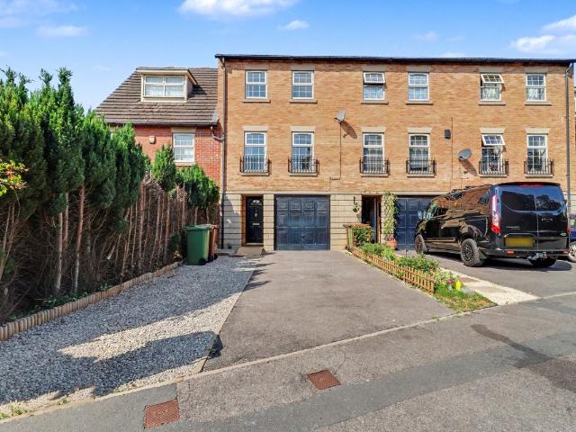 The Rowick, Wakefield, West Yorkshire WF2, 4 bed town house to rent, £1,350 pcm | PrimeLocation