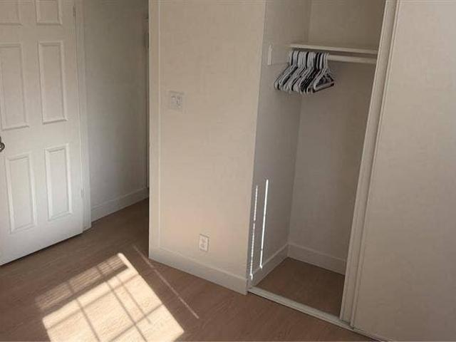 The room it’s avilable immediately