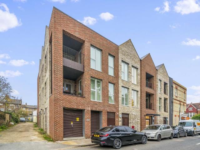 The Rabbit Hole, 151 153 Greyhound Lane, Lambeth, SW16 5NJ, United Kingdom | 2 bed apartment for rent #136165495 | Rentberry