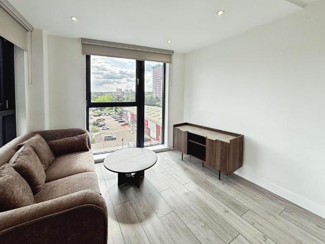 The Radiant, 84 Kirkstall Road. 1 bed flat to rent £1,060 pcm £245 pw