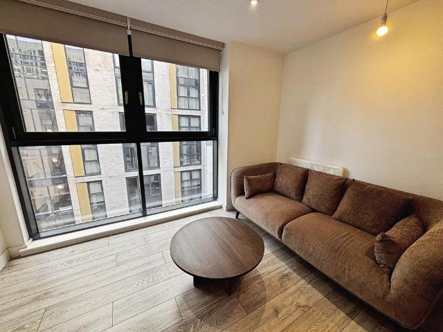 The Radiant, 84 Kirkstall Road. 1 bed flat to rent £950 pcm £219 pw