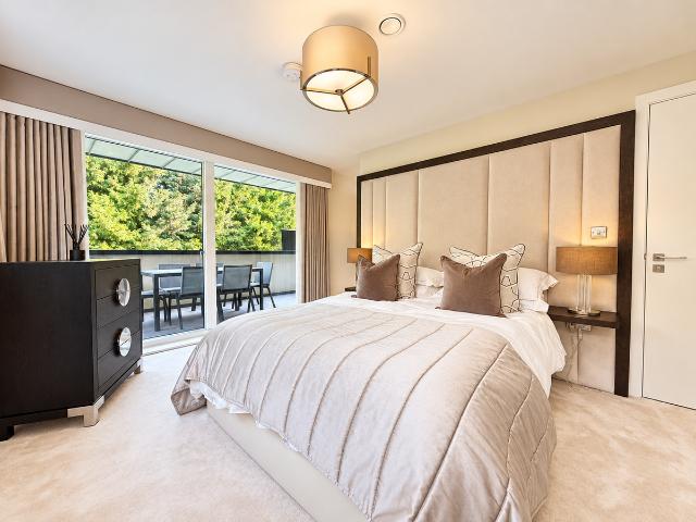 The Redwoods, Madingley Road, Cambridge CB3, 2 bed flat to rent, £2,500 pcm | PrimeLocation
