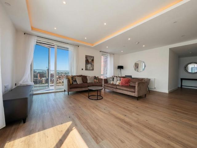 The Regent, Snow Hill Wharf, Shadwell. 2 bed penthouse to rent £2,950 pcm £681 pw