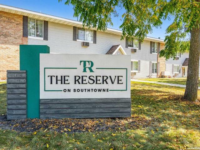 The Reserve on Southtowne Il 2 Bedroom Apartment for Rent at 407 335, 339, 407 Southtowne Dr South Milwaukee, WI 53172
