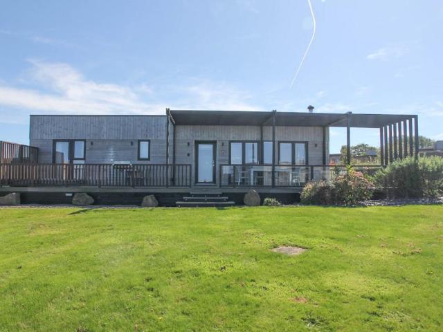 The Residence, Gwel an Mor. 3 bed bungalow to rent £1,550 pcm £358 pw