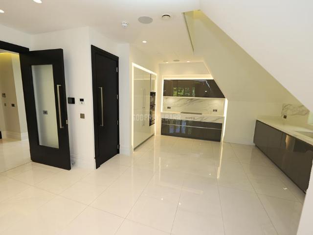 The Residence, 106 Camlet Way, London, EN4 0NX, United Kingdom | 3 bed apartment for rent #127311877 | Rentberry