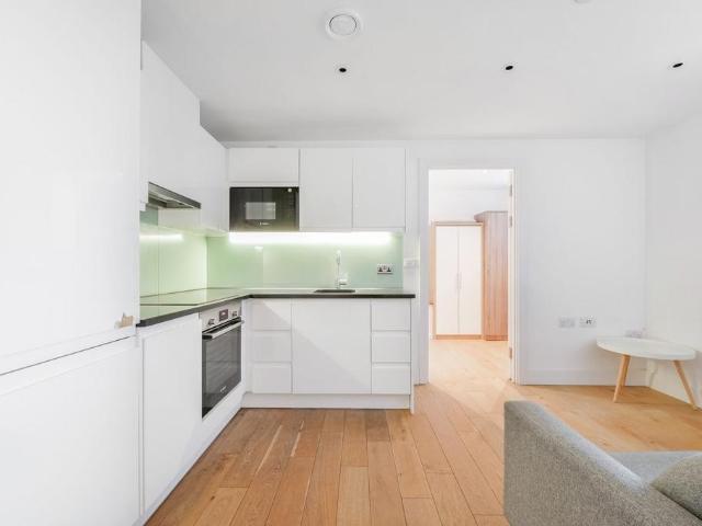 The Residences 1 bed flat to rent £1,400 pcm £323 pw