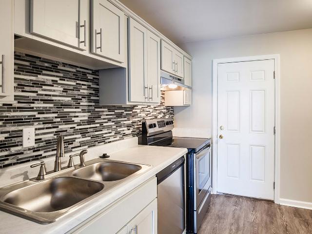 The Residences at Lakeview 1 Bedroom Apartment for Rent at 2774 S Mendenhall Rd, Memphis, TN 38115 Southeast Memphis