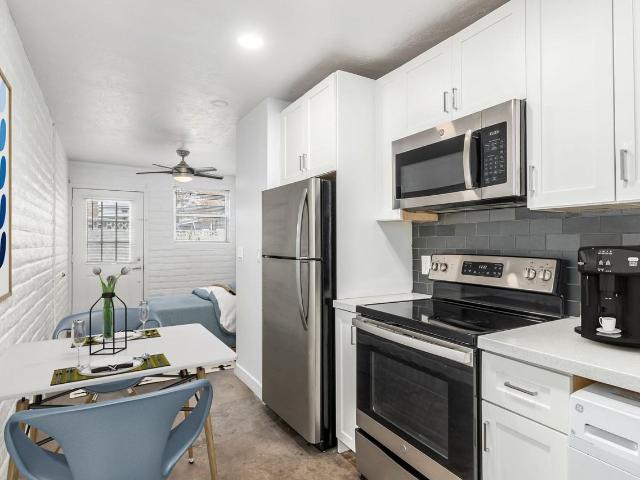 The Ritz Towers Studio Apartment for Rent at 328 E Willetta St, Phoenix, AZ 85004