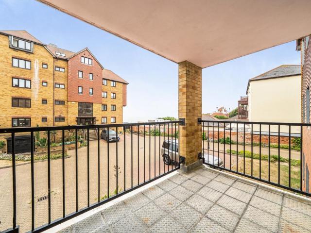 The Riviera, Sandgate, Folkestone. 2 bed apartment to rent £1,650 pcm £381 pw