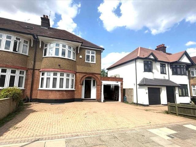 The Ridgeway, Barnet N11, 3 bed semi detached house to rent, £3,000 pcm | PrimeLocation