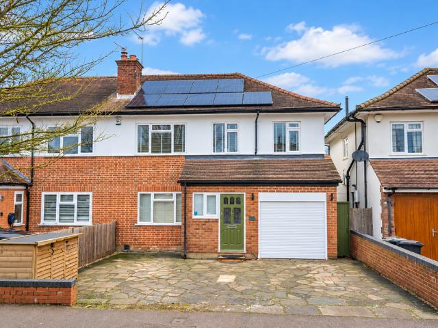 The Ridgeway, Hertfordshire AL4 3 bed semi detached house to rent £4,000 pcm £923 pw