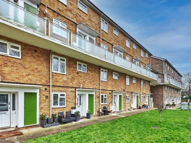 The Ridgeway, Hertfordshire AL4 2 bed apartment to rent £2,000 pcm £462 pw