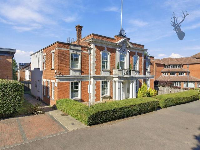 The Ridgeway, Old Town Hall E4, 2 bed flat to rent, £2,000 pcm | PrimeLocation