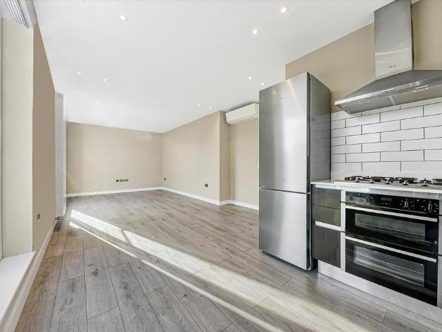 The Ridgeway, London, NW11 2 bed flat to rent £2,899 pcm £669 pw