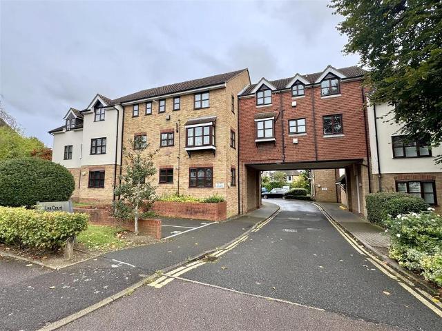 The Ridgeway, London E4 2 bed apartment to rent £1,850 pcm £427 pw