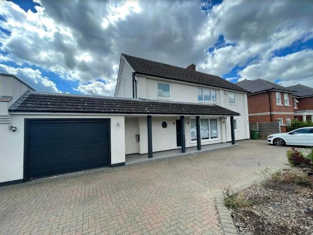 The Ridgeway, Radlett, Hertfordshire. 5 bed detached house to rent £5,000 pcm £1,154 pw