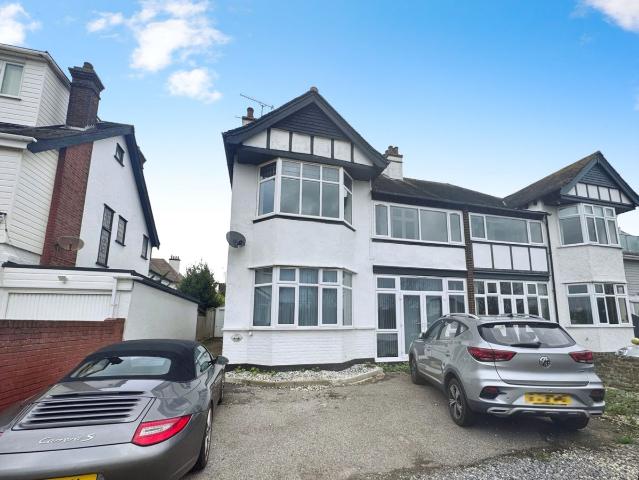 The Ridgeway, Westcliff On Sea SS0, 2 bed flat to rent, £1,695 pcm | PrimeLocation