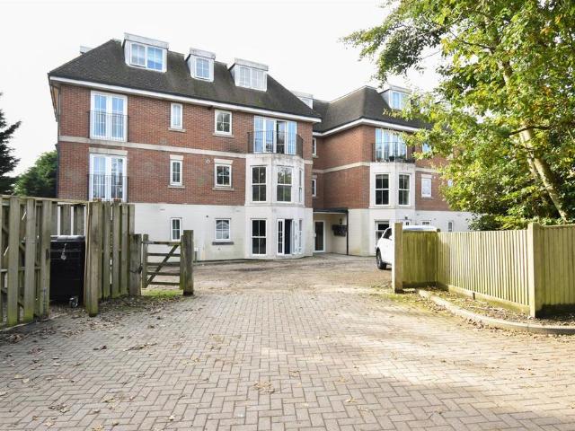 The Ridge, Hastings TN34 2 bed flat to rent £1,350 pcm £312 pw
