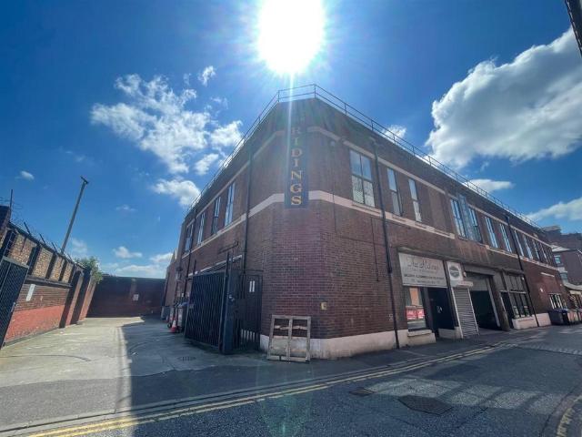 The Ridings Arcade, St Giles Street. 1 bed private hall to rent £650 pcm £150 pw