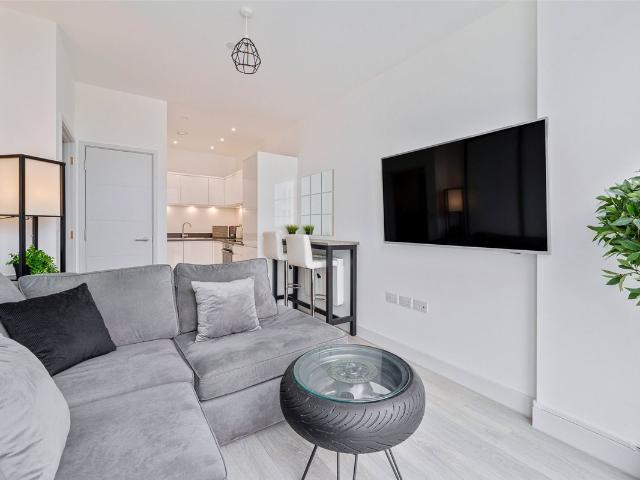 The Ring, Bracknell, Berkshire RG12, 1 bed flat to rent, £1,200 pcm | PrimeLocation