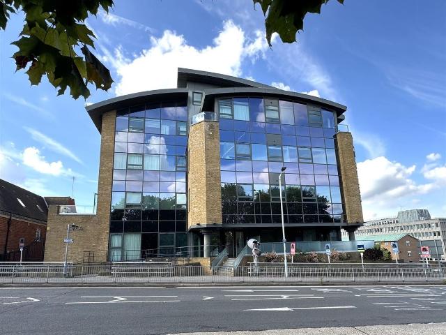The Ring, Bracknell RG12, 1 bed flat to rent, £1,200 pcm | PrimeLocation
