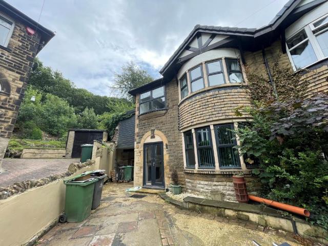 The Rise, Kirkstall, Leeds, LS5 3 bed flat to rent £1,495 pcm £345 pw