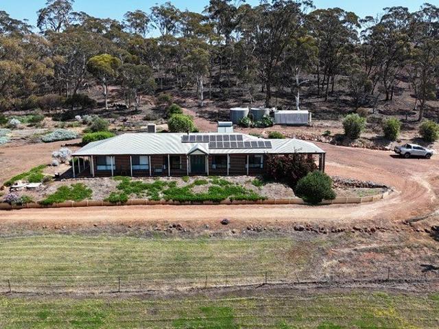 The wow factor with exceptional Views and Lifestyle on 40 Acres