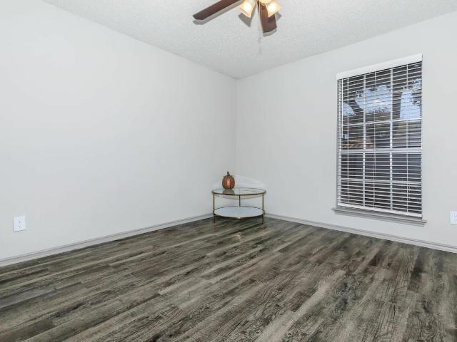 The Woodford 1 Bedroom Apartment for Rent at 6001 Oakland Hills Dr, Fort Worth, TX 76112 Woodhaven