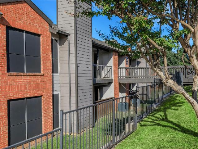 The Woodford 2 Bedroom Apartment for Rent at 6001 Oakland Hills Dr, Fort Worth, TX 76112 Woodhaven