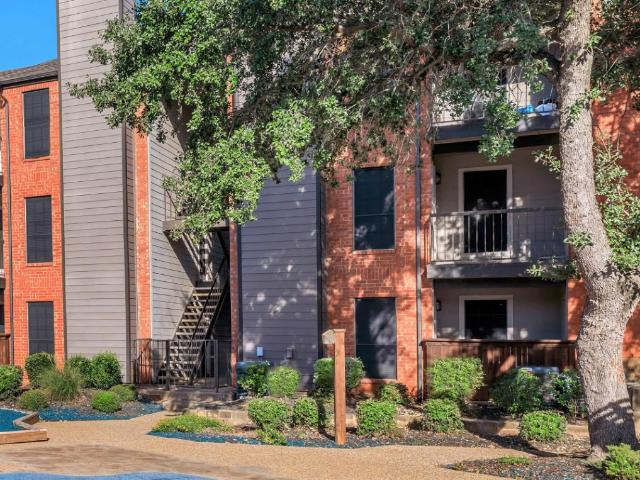 The Woodford 2 Bedroom Apartment for Rent at 6001 Oakland Hills Dr, Fort Worth, TX 76112 Woodhaven