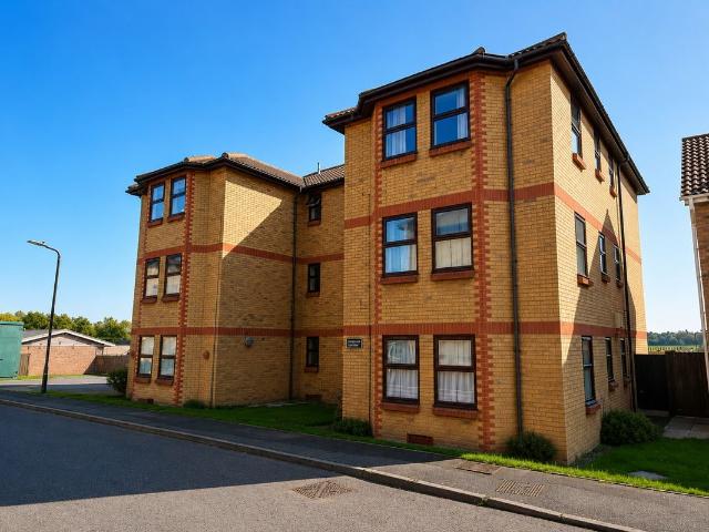 The Woodlands, Southend On Sea SS3, 1 bed flat to rent, £1,100 pcm | PrimeLocation