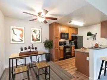 The Woods Apartments, 4500 The Woods Drive, The Woods 1 Bedr.