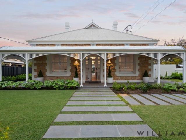 THE WOODS C1912 Elite Designer Sandstone Return Verandah Villa