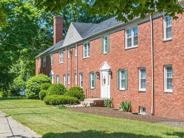 The Woods of Fairlawn 2 Bedroom Apartment for Rent at 17 Manor Road unit A, Akron, OH 44313 Wallhaven