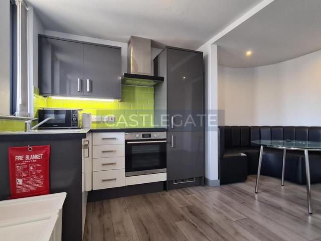 The Works, Half Moon Street. 3 bed flat to rent £1,350 pcm £312 pw