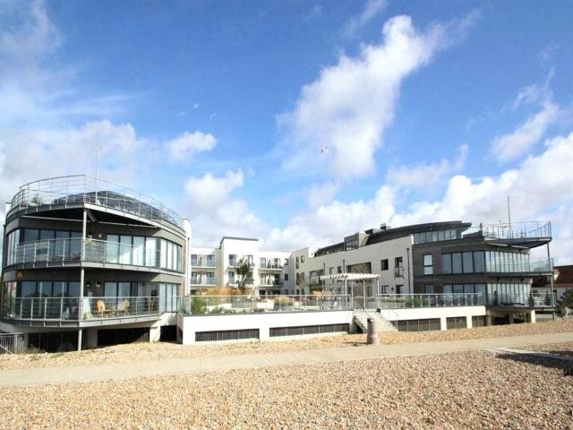 The Waterfront, Worthing BN12 2 bed flat to rent £1,700 pcm £392 pw