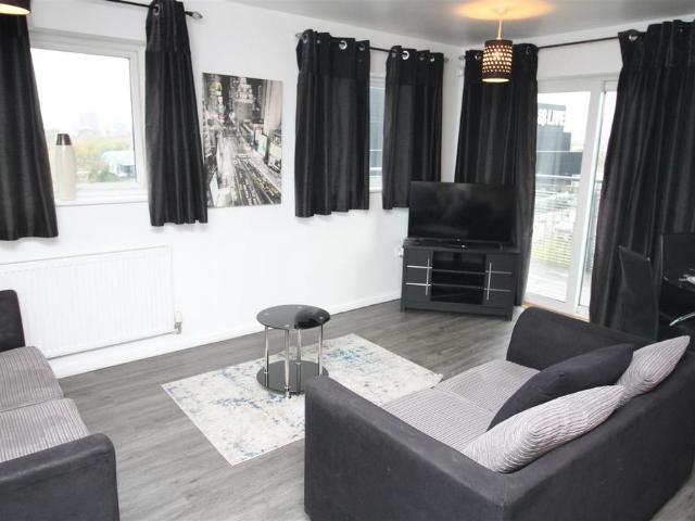 The Waterfront, Manchester M11 2 bed flat to rent £1,500 pcm £346 pw