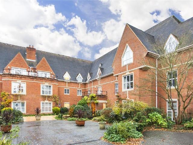 The Watergardens, Warren Road 3 bed apartment to rent £4,250 pcm £981 pw