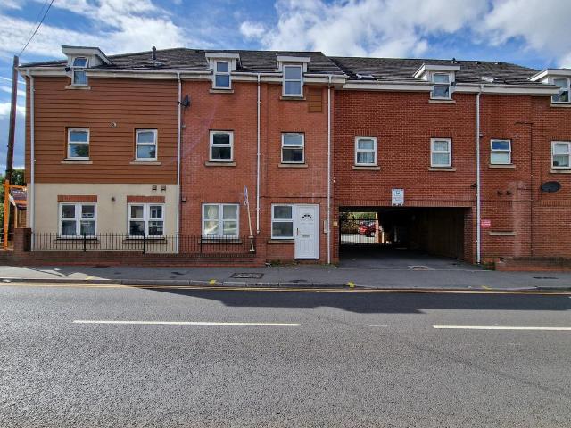 The Waterglades, Rosehill, Willenhall. 2 bed flat to rent £875 pcm £202 pw