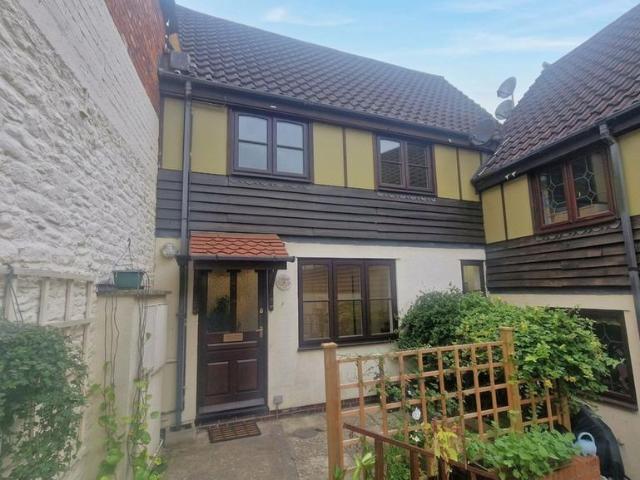 The Waterloo, Cirencester, GL7 2 bed terraced house to rent £1,395 pcm £322 pw