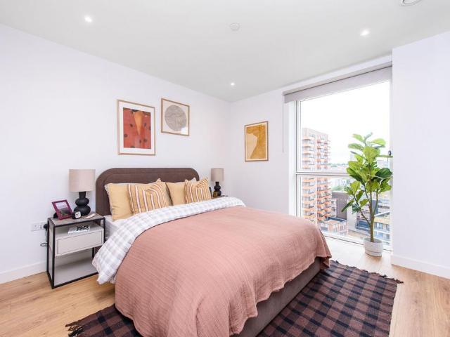 The Watermint, Hendon, London, NW9 1 bed flat to rent £1,995 pcm £460 pw