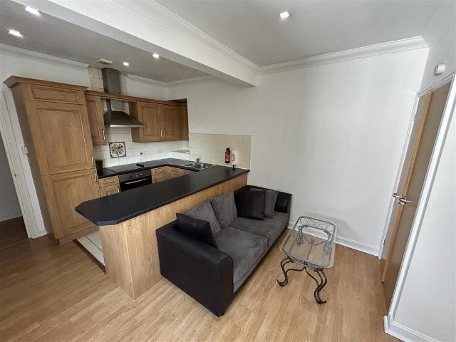The Walk, Roath, Cardiff 2 bed apartment to rent £1,195 pcm £276 pw