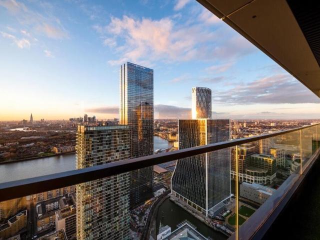 The Wardian, Canary Wharf E14, 1 bed flat to rent, £3,200 pcm | PrimeLocation