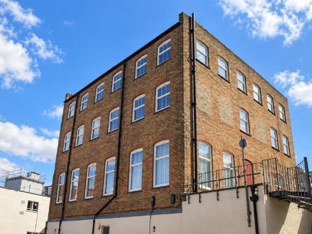 The Warehouse, 2 Avenue Lane. 2 bed flat to rent £1,150 pcm £265 pw