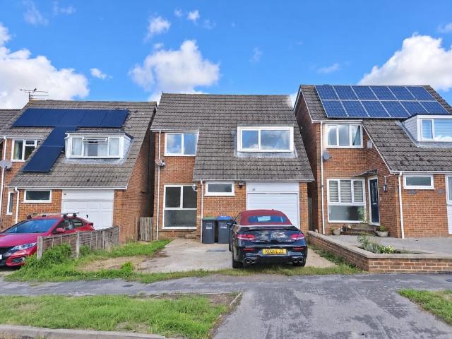The Warren, Burgess Hill RH15 4 bed detached house to rent £2,350 pcm £542 pw