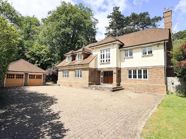 The Warren, Kingswood 5 bed detached house to rent £7,500 pcm £1,731 pw